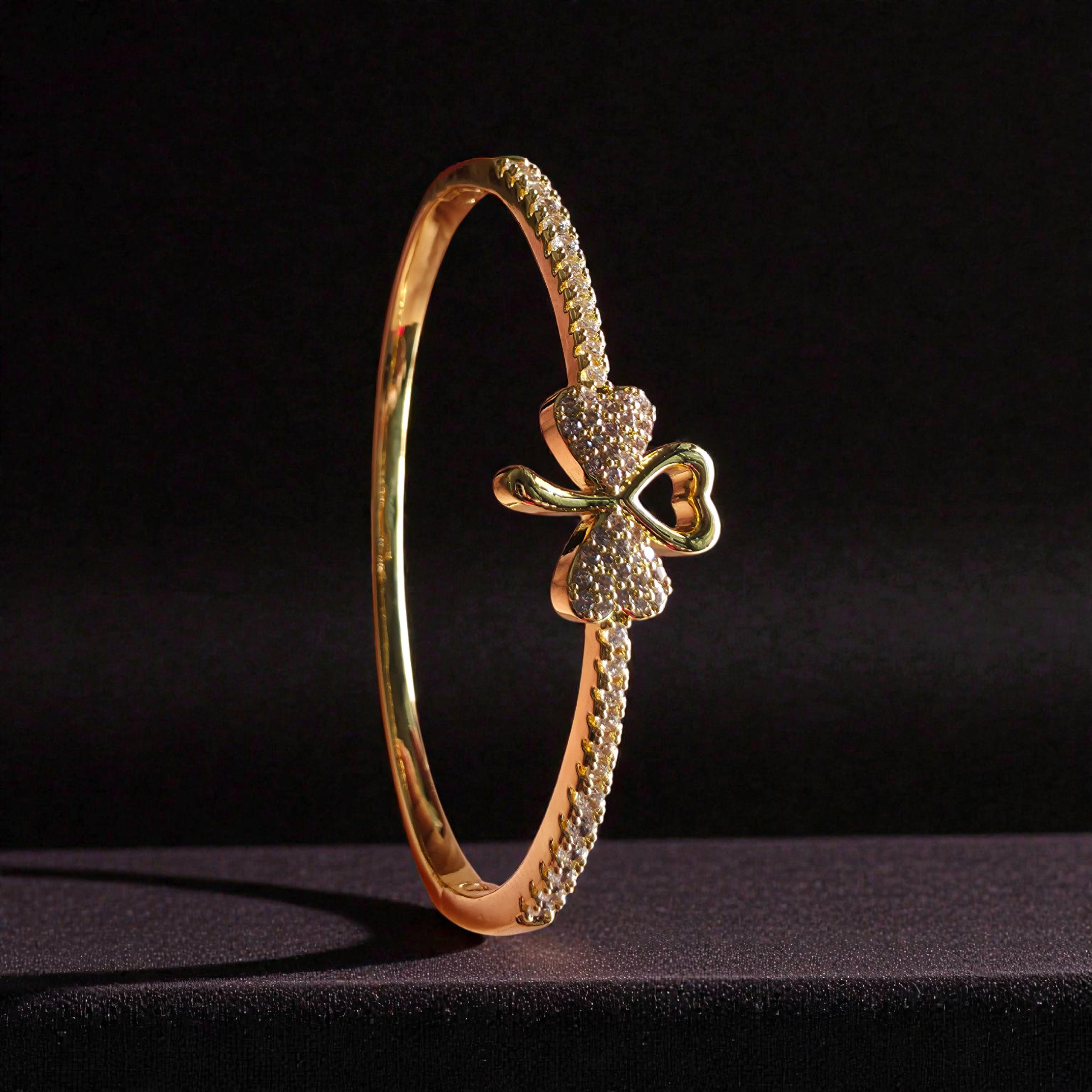 Kizara Heart Bow Crystal Bangle