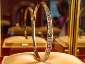 Kizara Rose Quartz Crystal Cuff – Anti-Tarnish Eternity Gold Bracelet