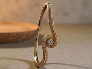 Kizara Eternal Wave Crystal Cuff
