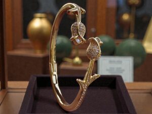Kizara Twin Lily Bloom Cuff – Anti-Tarnish Bud Bracelet