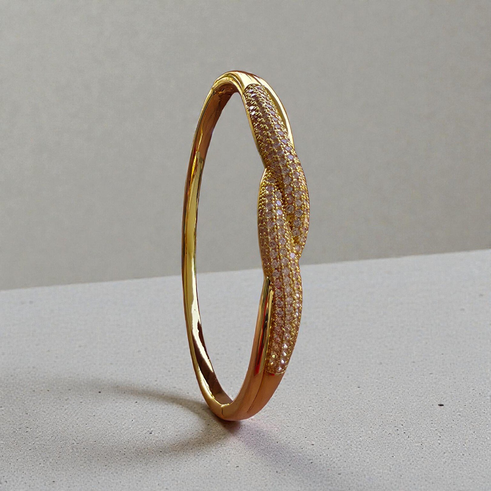 Kizara Eternal Lovers Knot Cuff – Anti-Tarnish Infinity Bracelet - Image 3