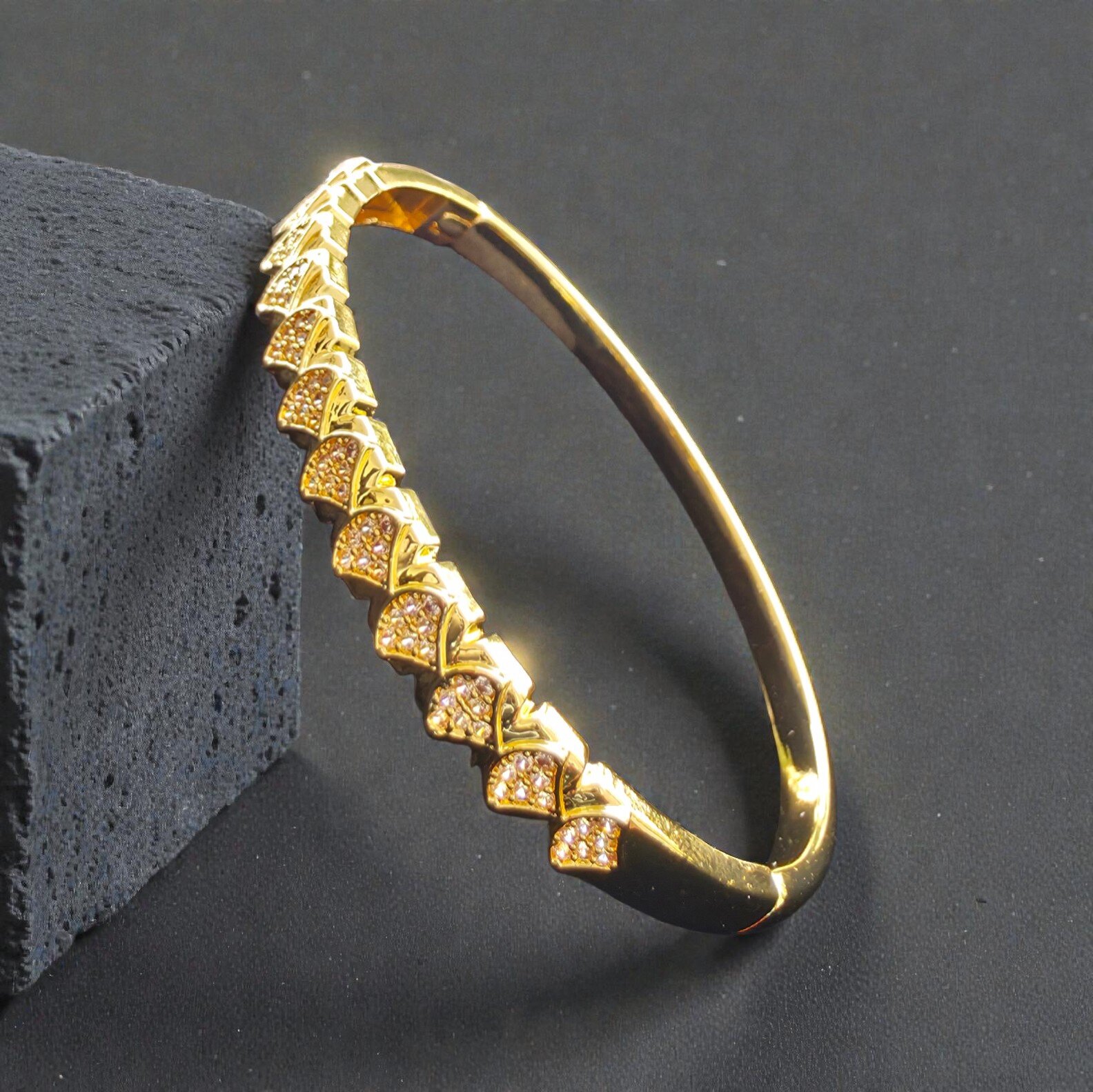 Kizara Anti-Tarnish Gold Stackable Bangle - Image 3