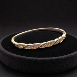 Kizara Exquisite Gold Twisted Rope Bangle with Pave Diamonds